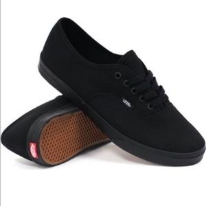 All Black Vans Lo-Pro